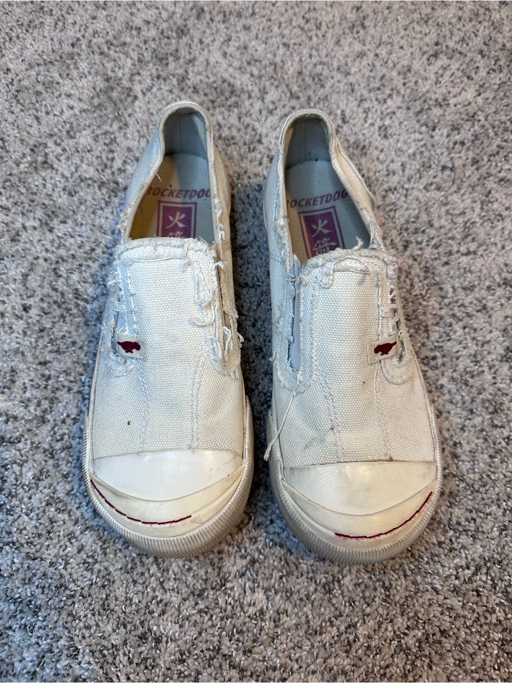 Rocket Dog Cream/White Canvas Slip-On Sneakers with Black S and Red Logo